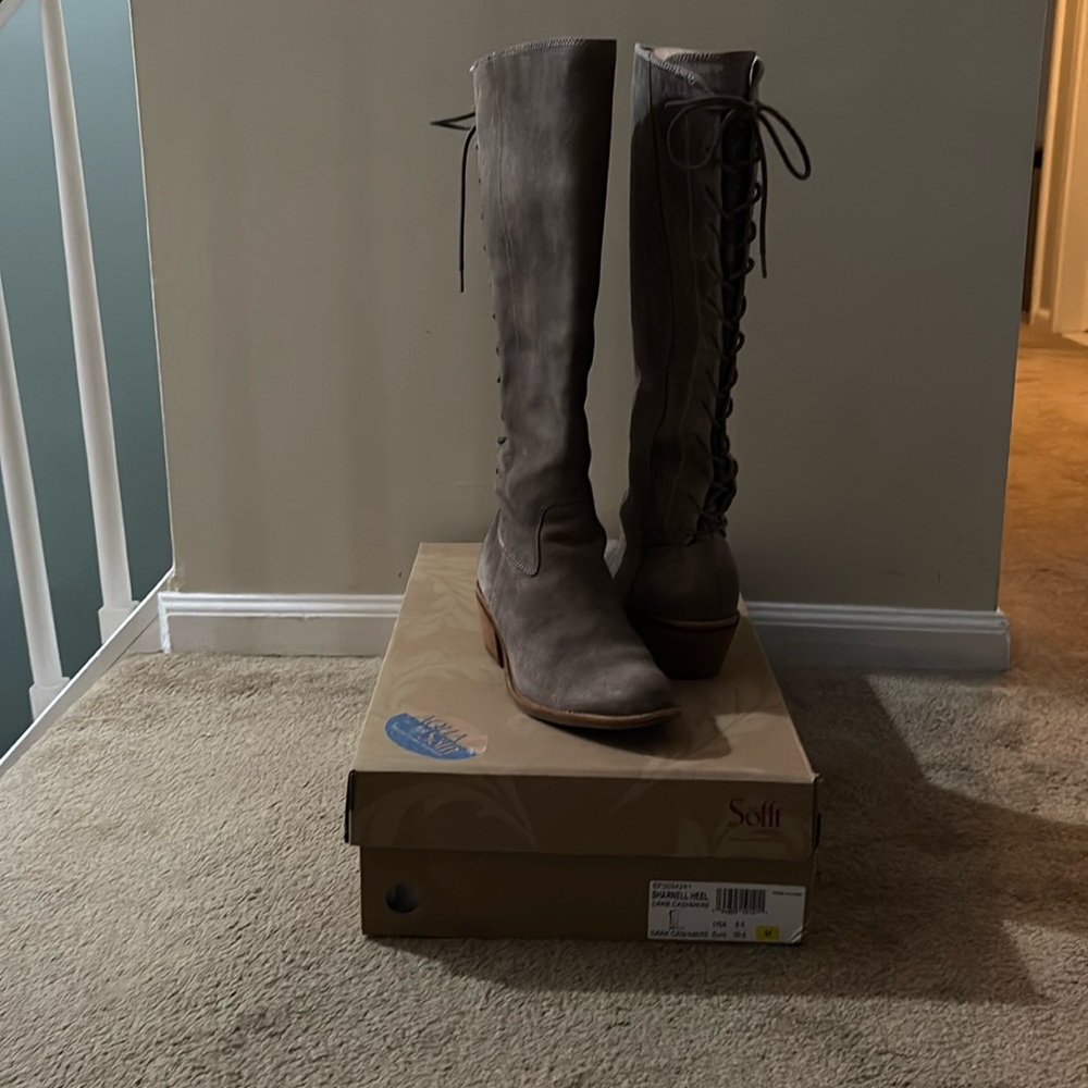Beautiful, like new, Sofft Sharnell Heel Tall in Dark Cashmerere
